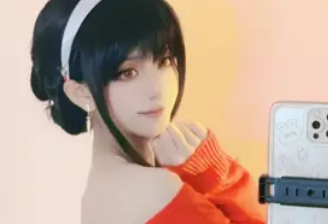 女朋友玩cosplay是什么体验？肤白貌美还腿长，根本控制不住！