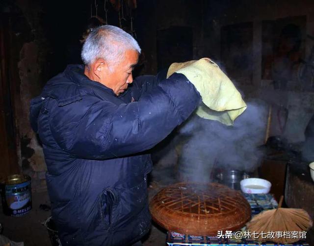 离异女被相亲男嫌弃胸太小，半夜被惊醒，才发觉自己被骗财又骗色