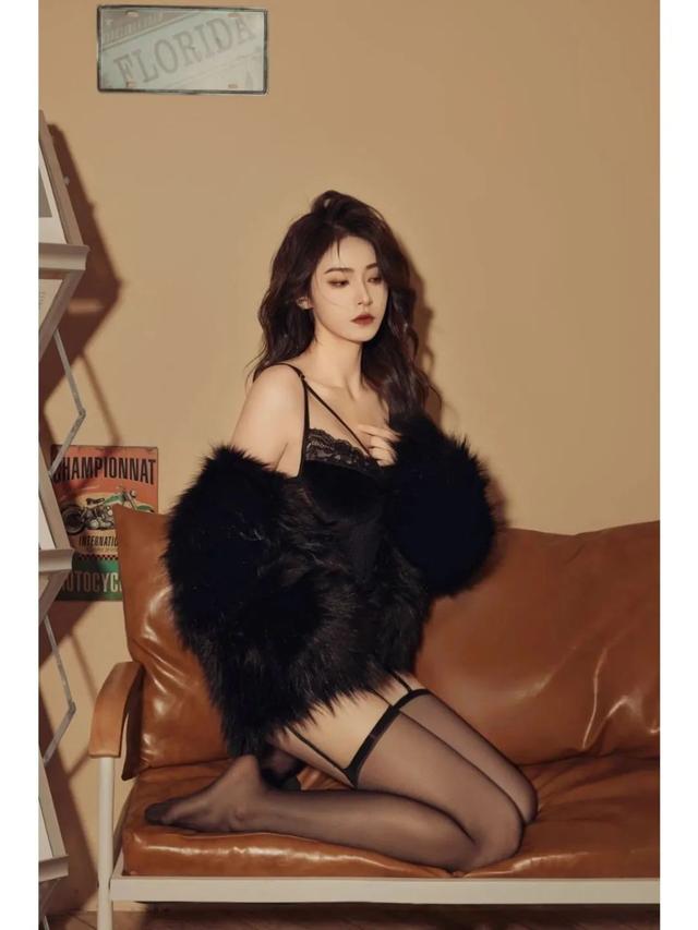 美女私房写真，第十七期女王范长腿黑丝性感写真