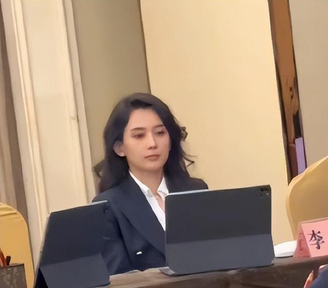 汪峰与小21岁美女疑似恋情曝光，新女友容貌撞脸章子怡李富真！