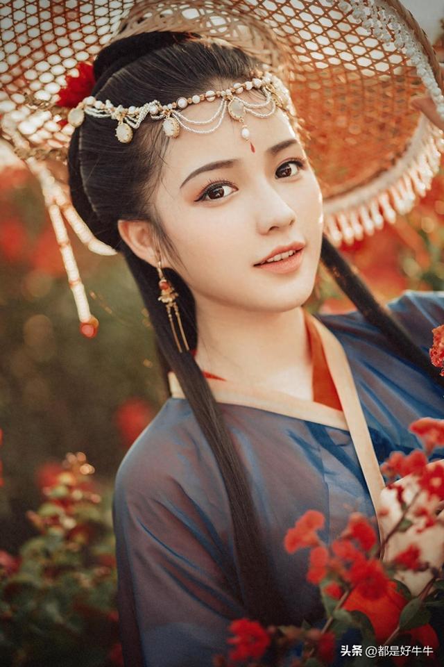 美妇山上采果，被假道士骗进山洞玷污，美妇：回头看看