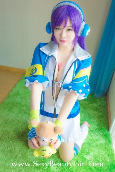 丰满美女Cosplay东条希性感美图