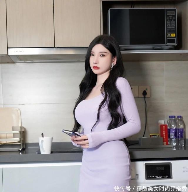 性感美女包臀风韵少妇居家下厨做饭给吃网红美女性感身材高清壁纸