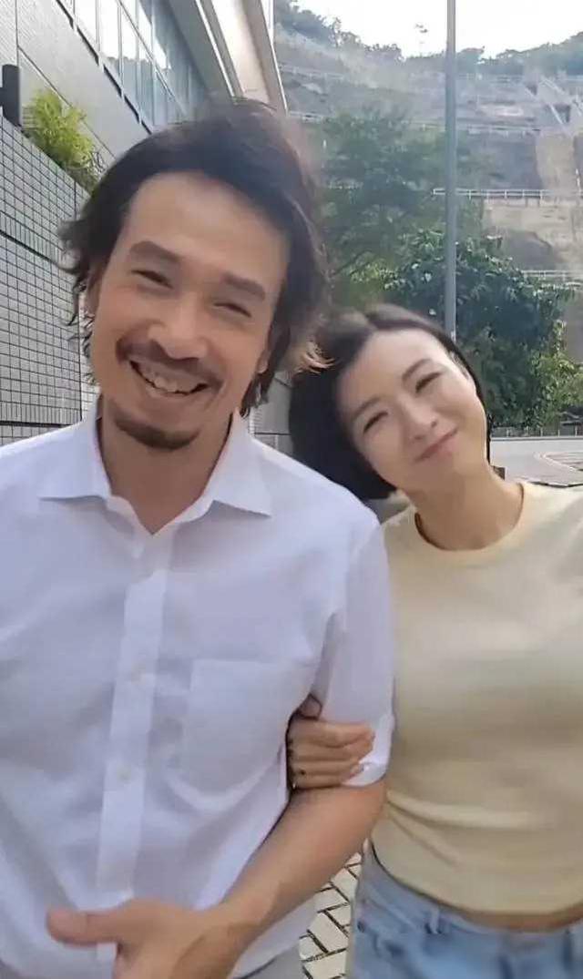 上海夜总会倒闭，美女失业，回家相亲被老男人嫌弃。