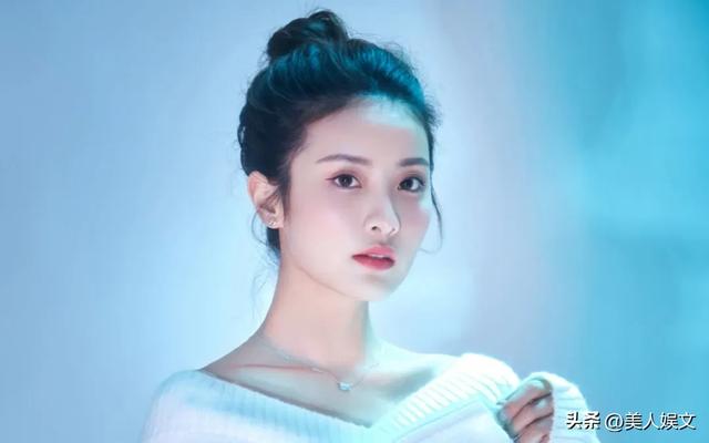 来自重庆的20位美女明星，个个肤白貌美，热辣滚烫，你最喜欢谁？