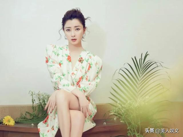 来自重庆的20位美女明星，个个肤白貌美，热辣滚烫，你最喜欢谁？