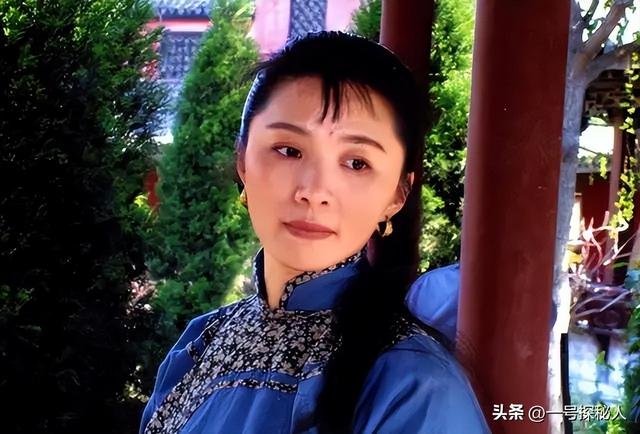 戏里又土又丑，戏外却是气质美女，她的淡泊名利让人佩服不已