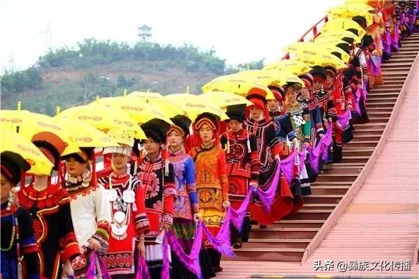 1000名彝族美女在这里演了一场“大秀”，太美了（多图）