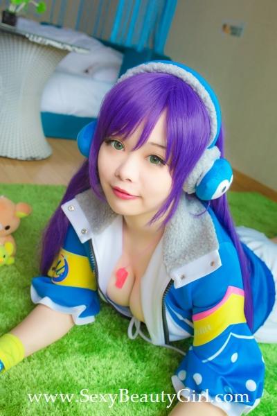 丰满美女Cosplay东条希性感美图