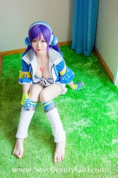 丰满美女Cosplay东条希性感美图