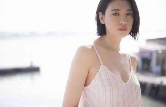 三吉彩花私照胸大腿长颜值高，三吉彩花身材A曝了她有没有下海