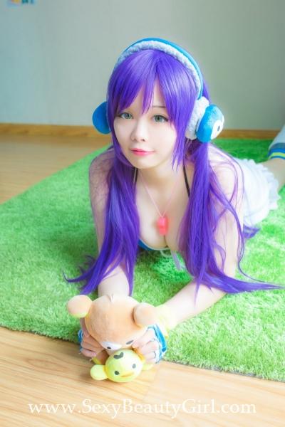 丰满美女Cosplay东条希性感美图