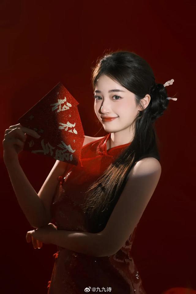 欢欢喜喜过大年，美女来拜年啦！