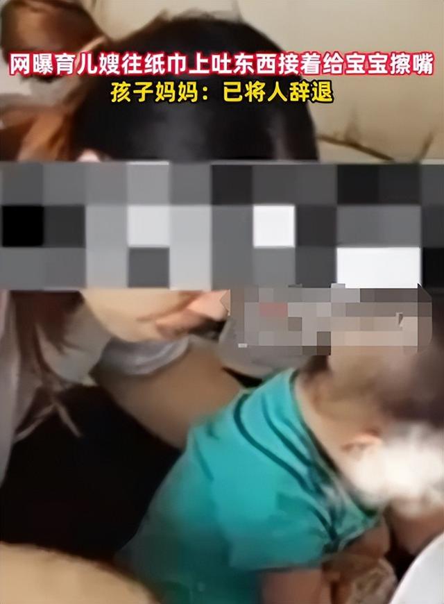 黑心月嫂现形记：吐痰纸擦嘴，半夜强行灌奶，掐脖扇耳光强光照眼