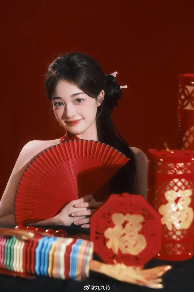 欢欢喜喜过大年，美女来拜年啦！