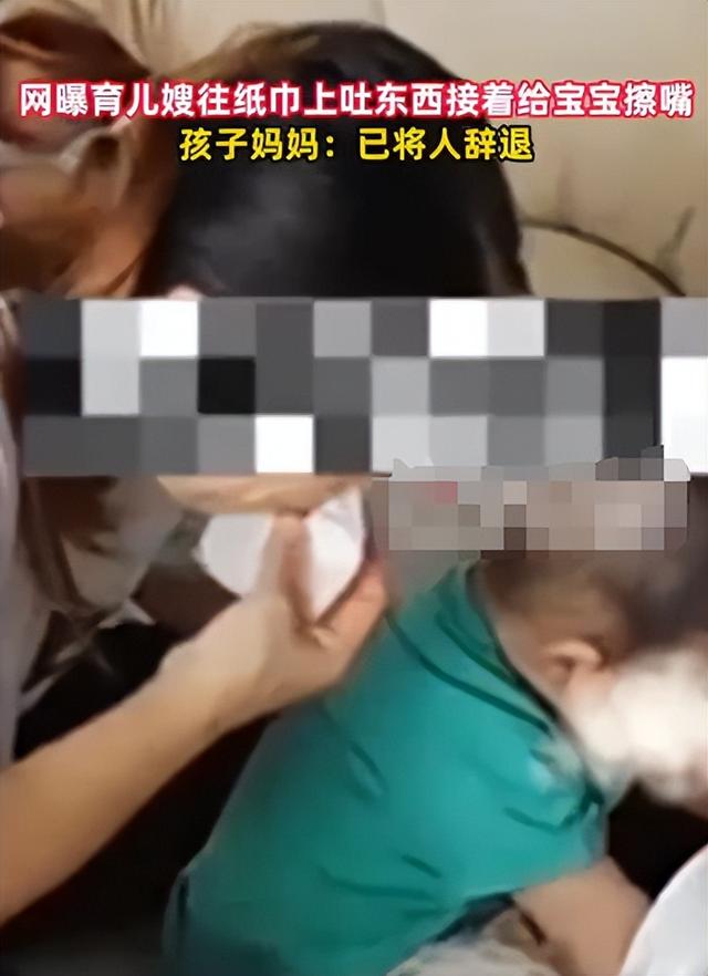 黑心月嫂现形记：吐痰纸擦嘴，半夜强行灌奶，掐脖扇耳光强光照眼