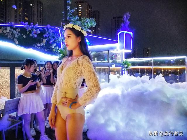 帅哥美女名模如云，THEONE天吧上演比基尼派对狂欢夜