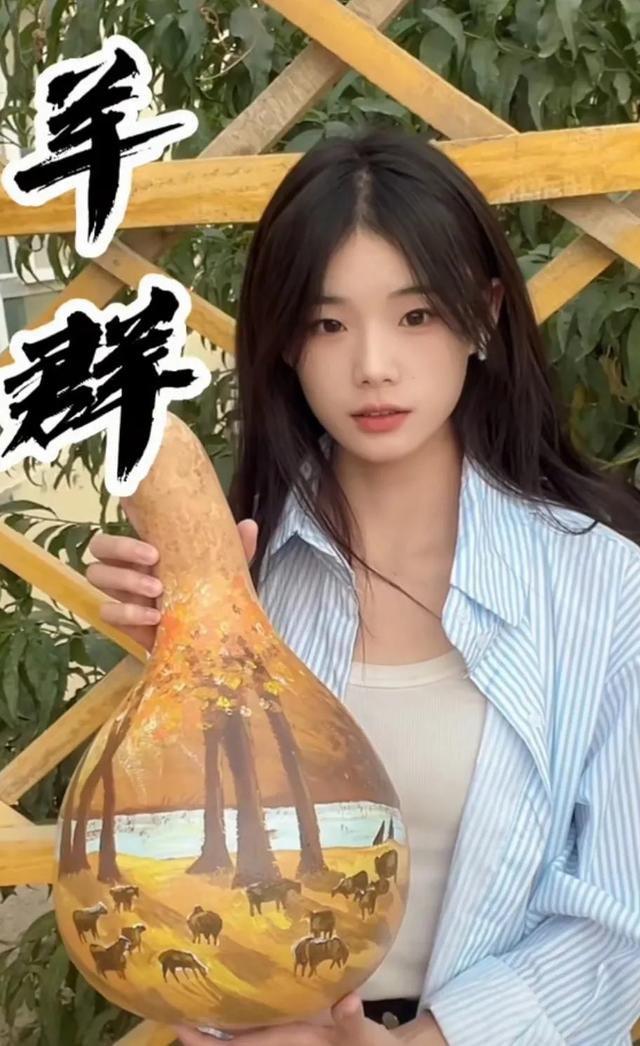 新疆最美00后牧羊女走红，八分钟宰一只羊，一包方便面能召唤羊群