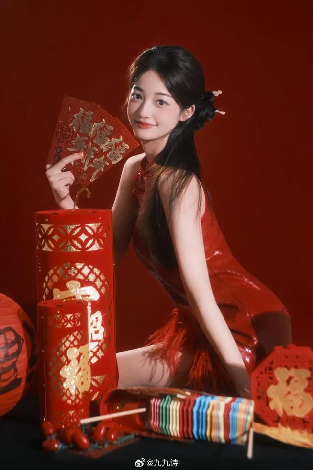 欢欢喜喜过大年，美女来拜年啦！