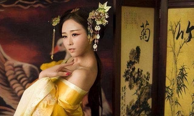 花蕊夫人，绝世美女夹在3个男人中间，最后为何被一箭射死