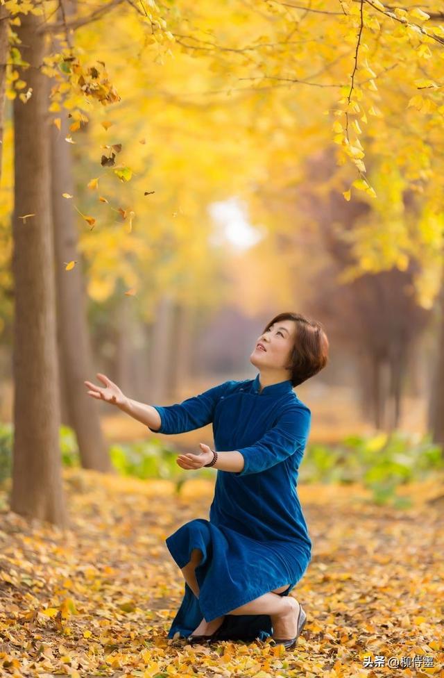 中年姐姐拍人像，10个好看的拍照姿势，照片优雅有气质