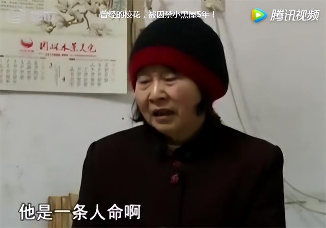 湖北24岁校花被裸身囚禁,与蛇同住满身污秽,父亲：为了防止她早恋