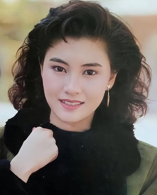 多少亿都救不了李嘉欣儿子?母子共浴接吻引争议，母爱过头成问题