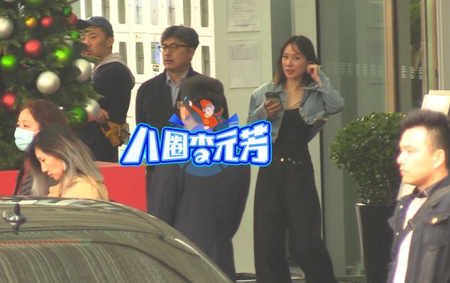 王岳伦醉酒后搂的美女长什么样？现在清晰版照片来了