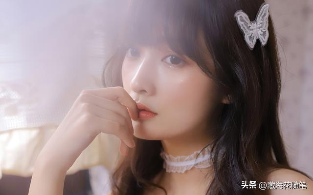 长发美女的温柔漂亮写真集