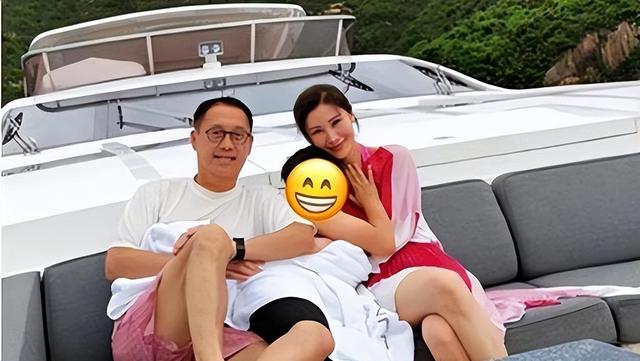 多少亿都救不了李嘉欣儿子?母子共浴接吻引争议，母爱过头成问题