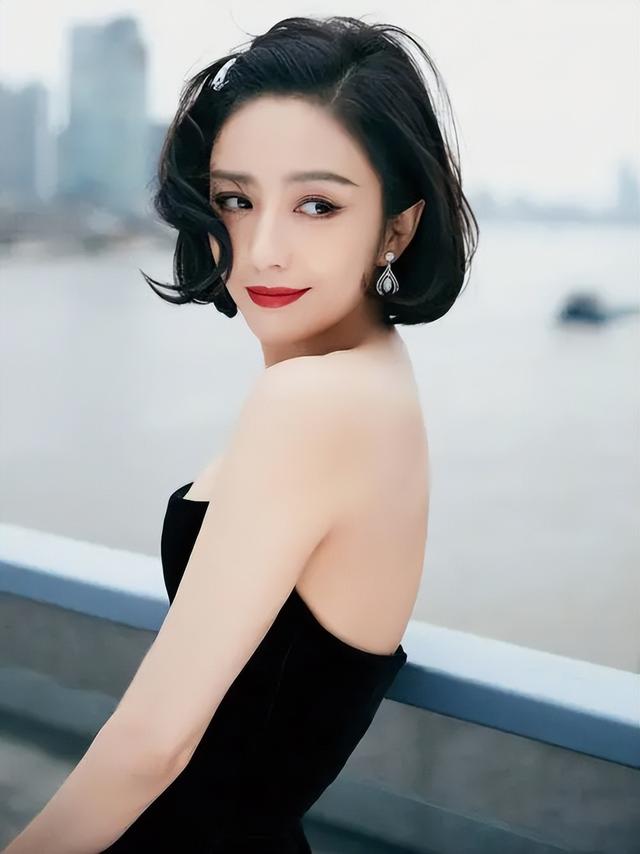 娱乐圈最美的7位新疆女星，个个貌美如花，你更喜欢哪一个？