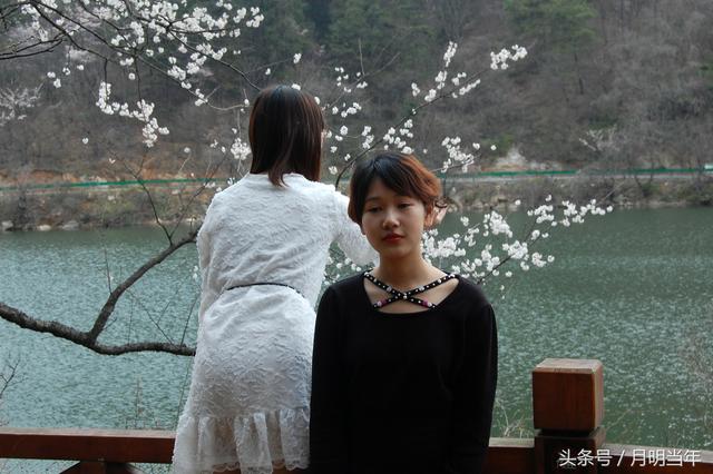 网络大V、汉服美女走进粉色大洪山景区