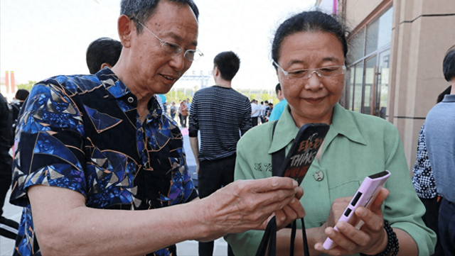 我24岁工厂上班时，与40岁的漂亮女上司，发生了一段情