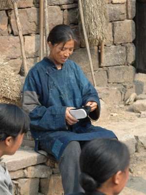 庸俗的美女(戏里又土又丑，戏外却是气质美女，她的淡泊名利让人敬佩)