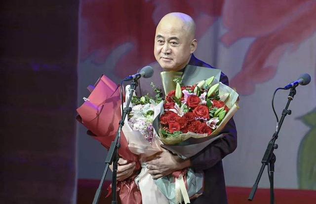 方清平：酒瘾大到喝进了医院，媳妇为了让他戒酒连烧100瓶二锅头