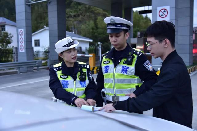 龙岩高速交警支队三大队综合中队指导员吴雪晶：“铁面柔情”尽显新时代女警风采