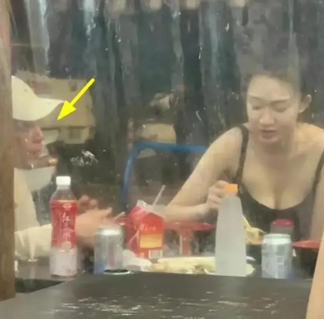 曝汪小菲与美女约会，车牌号让人垂涎，女方身材傲人颜值不输大S