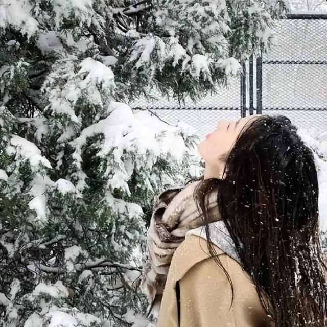 下雪天冬季氛围感女生头像