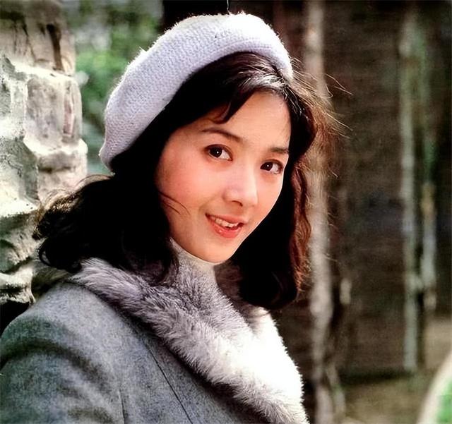 80年代第一美女龚雪，因案件退圈，嫁到美国二十年，现在怎么样了