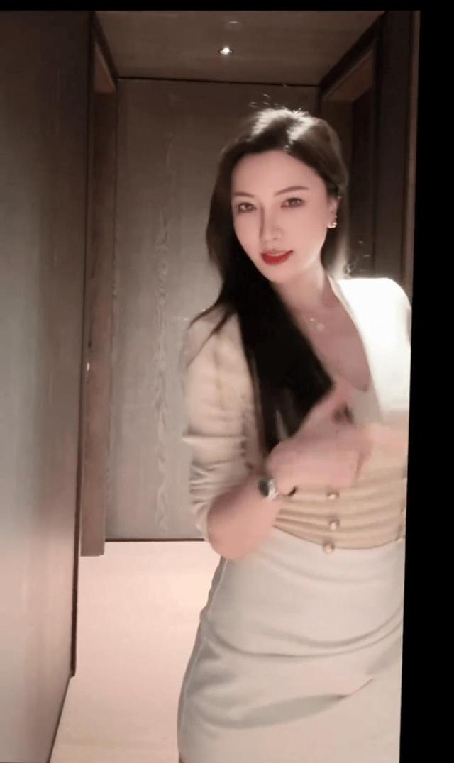 美女动图GIF082之红色妖姬