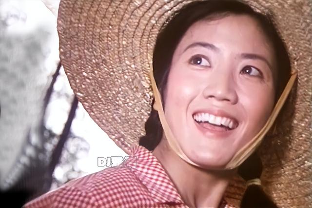 李秀明和吴海燕 两大美女70年代双星争辉 但把她们放一起看 差距真大