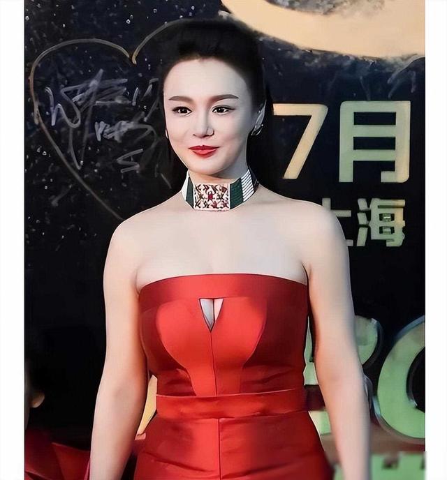 娱乐圈身材很顶的5位女明星，各个都是丰腴肥臀，谁看了受得了