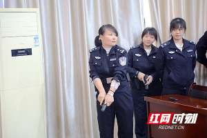 新田美女吧(新田女警不爱红妆爱武装 真枪实干练本领)