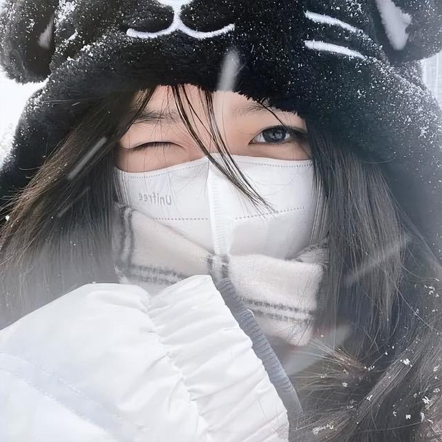 下雪天冬季氛围感女生头像