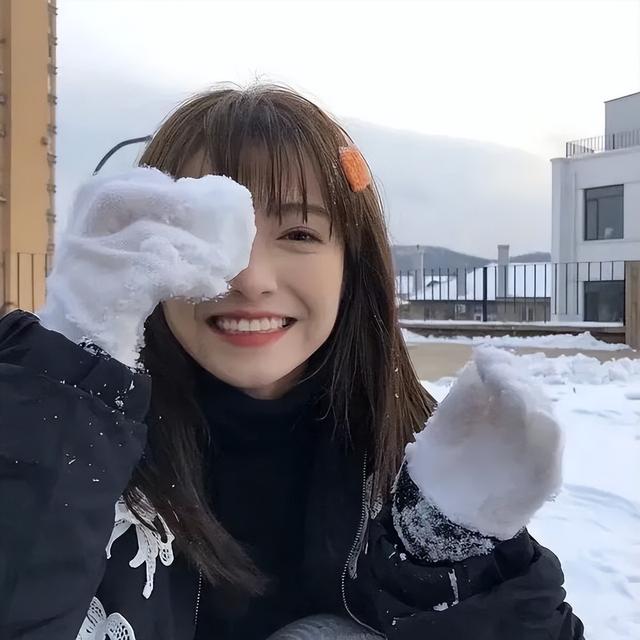 下雪天冬季氛围感女生头像