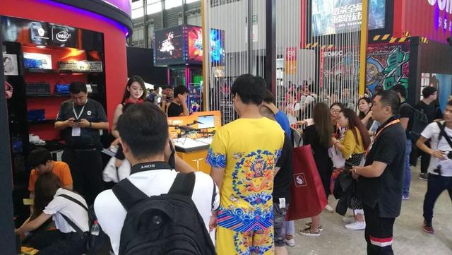 2018ChinaJoy第一天，美女搞机，这场万人盛会现场燃爆了！