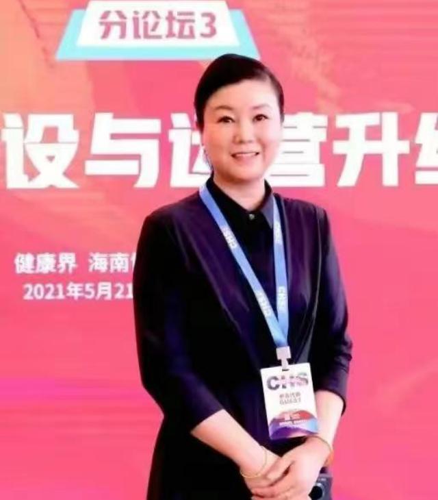 长峰医院美女院长王晓玲照片曝光，雍容华贵，满面春风，气场强大