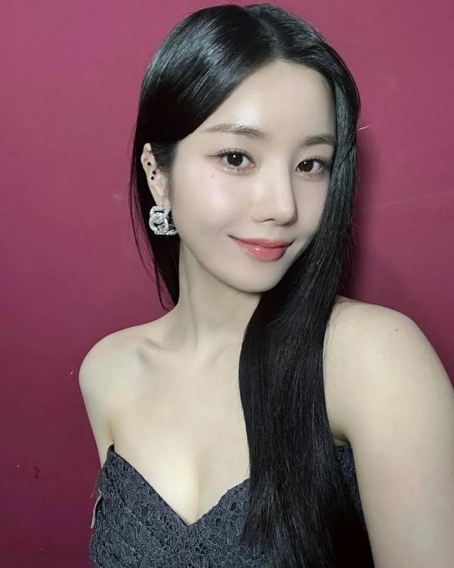 韩国美女写真：但愿她们都是纯天然的