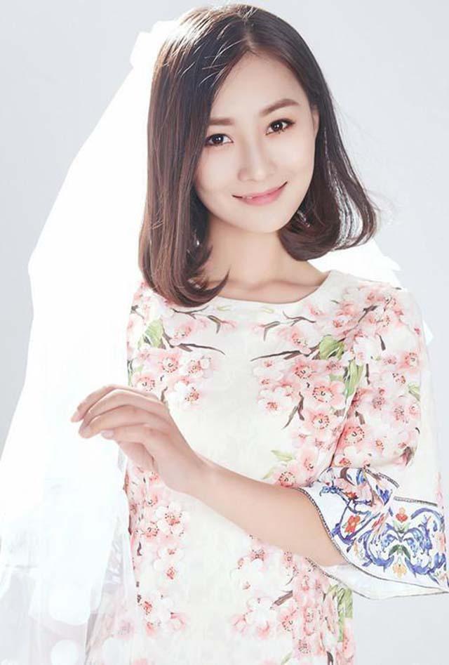 90后氧气美女有颜值有演技，戏里频抢杨幂风头，却总是戏红人不红