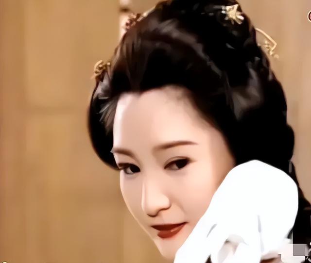 经典李莫愁，耐看型美女雪梨，是米雪妹妹，十八岁未婚生子不后悔